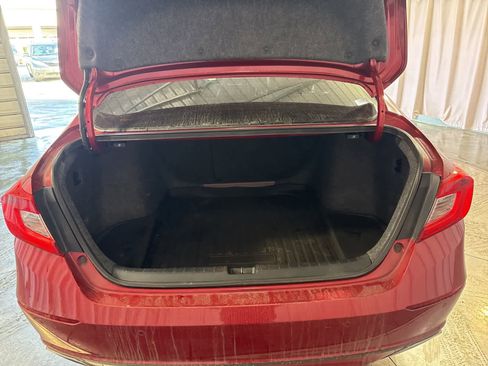 Used 2018 Honda Accord Touring image 14