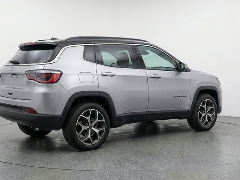 Used 2025 Jeep Compass Limited AWD/4WD image 9