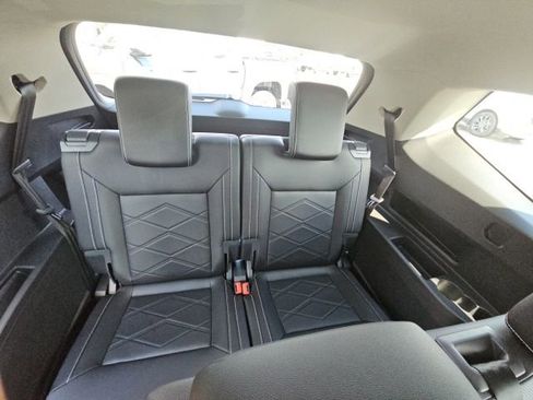 Used 2025 Volkswagen Atlas SE AWD/4WD image 34