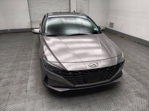 Used 2022 Hyundai Elantra Limited w/ Preferred Accessory Package FWD image 14