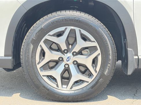 Certified 2023 Subaru Forester Premium AWD/4WD image 11