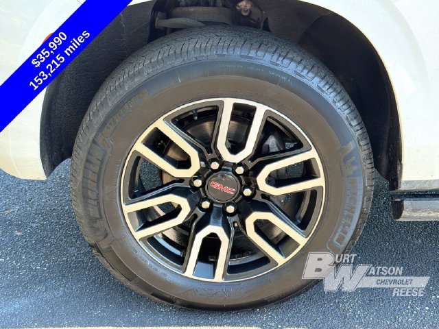 Used 2023 GMC Yukon AT4 w/ AT4 Premium Package AWD/4WD image 10