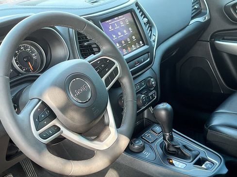 Used 2022 Jeep Cherokee Latitude AWD/4WD image 22