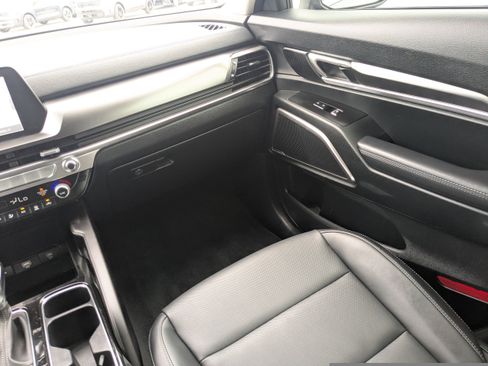 Certified 2025 Kia Telluride LX image 19