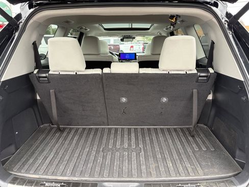 Used 2024 Toyota Grand Highlander AWD image 30