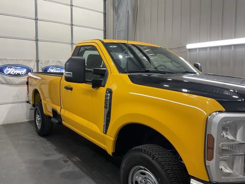 Used 2025 Ford F250 XL w/ 360-Degree Camera Package image 4