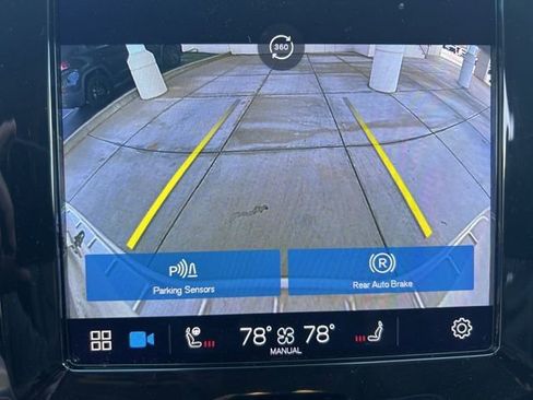 Used 2023 Volvo XC60 B5 Plus image 24