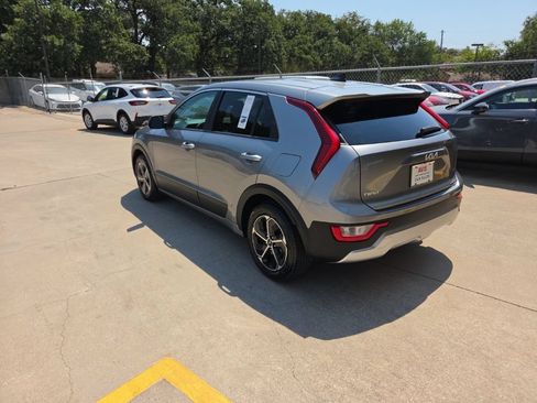Used 2025 Kia Niro LX FWD image 8