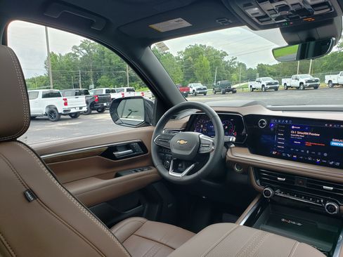 Used 2026 Chevrolet Suburban High Country RWD image 38