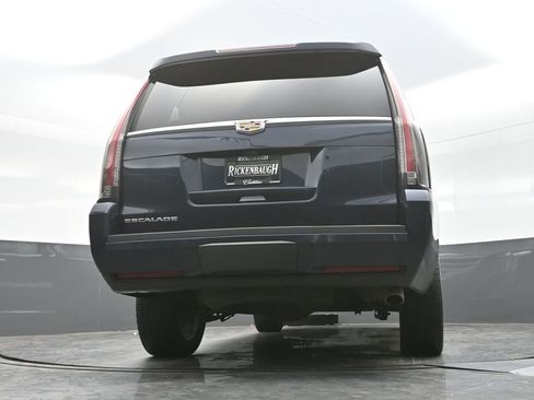 Used 2019 Cadillac Escalade ESV Luxury image 32