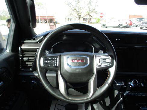 Used 2025 GMC Sierra 1500 AT4 w/ AT4 Premium Package AWD/4WD image 32