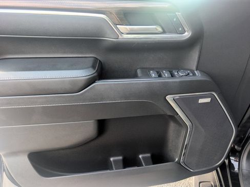 Used 2025 Chevrolet Silverado 1500 LT Trail Boss w/ LT Trail Boss Premium Package AWD/4WD image 19