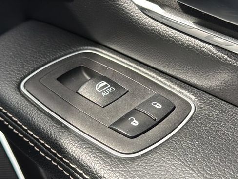 Used 2023 RAM 1500 Laramie AWD/4WD image 9