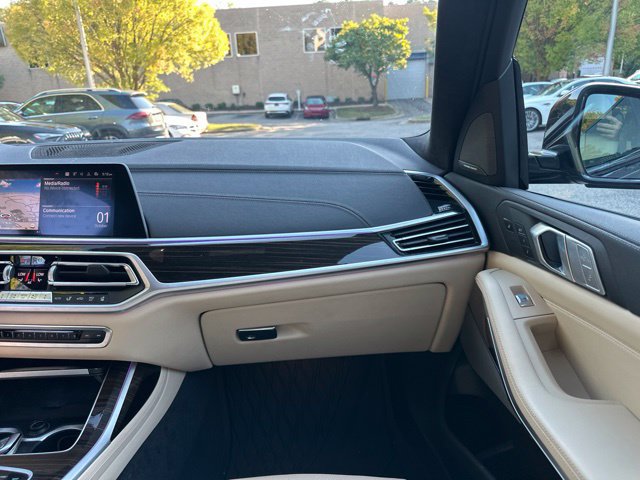 Used 2021 BMW X7 xDrive40i w/ M Sport Package AWD/4WD image 18