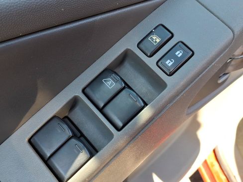 Used 2015 Nissan Frontier SL AWD/4WD image 13