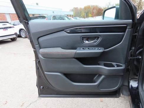 Used 2023 Honda Pilot Sport image 18