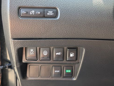 Used 2020 Nissan Rogue SV image 36