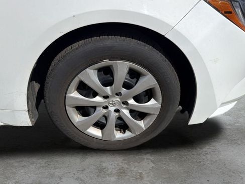 Used 2025 Toyota Corolla LE FWD image 19