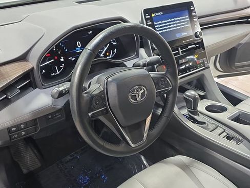 Used 2022 Toyota Avalon XLE FWD image 17