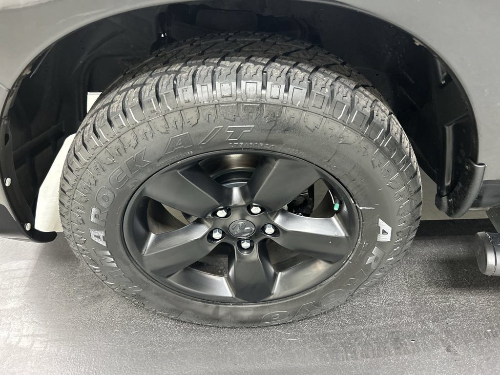 Used 2018 RAM 1500 Express w/ Black Ram 1500 Express Group AWD/4WD image 8
