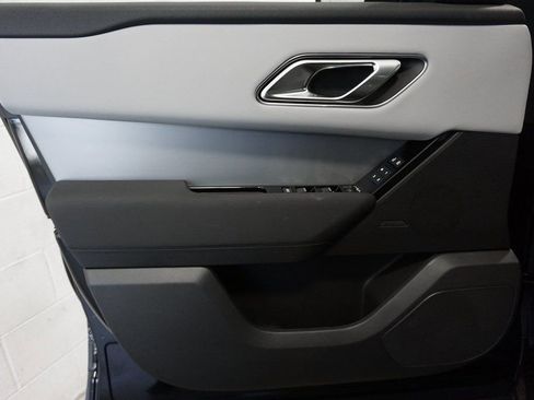 Used 2025 Land Rover Range Rover Velar S image 17