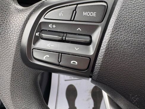 Used 2022 Hyundai Venue SE image 24