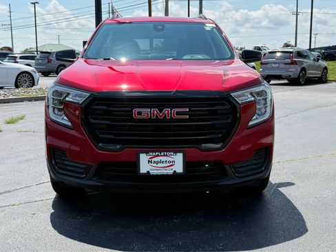 Used 2023 GMC Terrain SLE w/ Driver Convenience Package AWD/4WD image 2