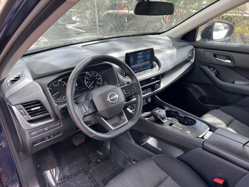 Used 2025 Nissan Rogue SV FWD image 35