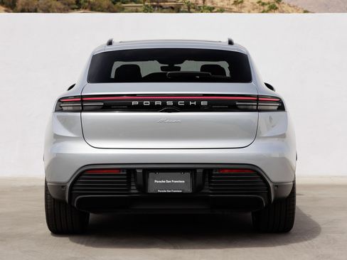 Used 2025 Porsche Macan Electric RWD image 6