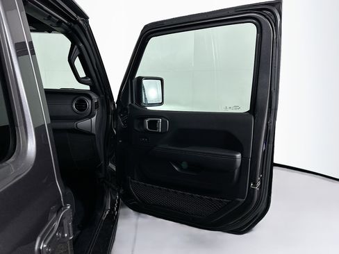 Used 2022 Jeep Wrangler Sahara w/ Cold Weather Group image 31