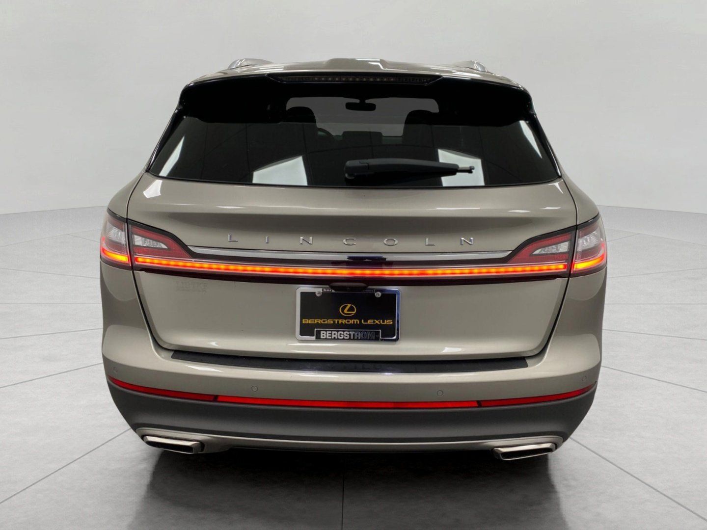 Used 2023 Lincoln Nautilus Reserve w/ Equipment Group 201A AWD/4WD image 5