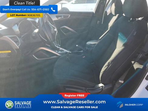 Used 2017 Hyundai Veloster image 9