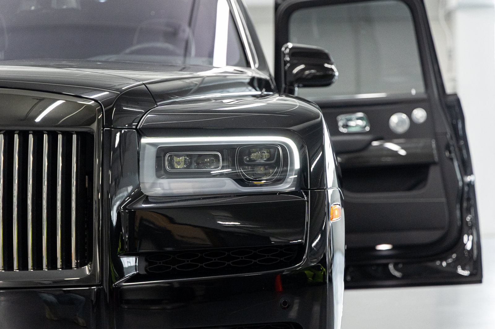 Certified 2024 Rolls-Royce Cullinan Black Badge w/ Driver's Package AWD/4WD image 24