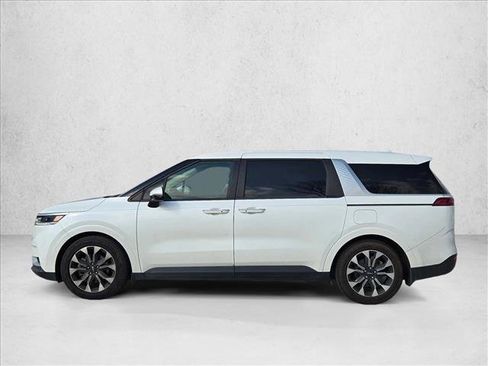 Used 2024 Kia Carnival EX image 6