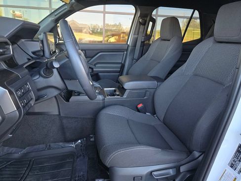 Used 2025 Toyota 4Runner SR5 AWD/4WD image 11