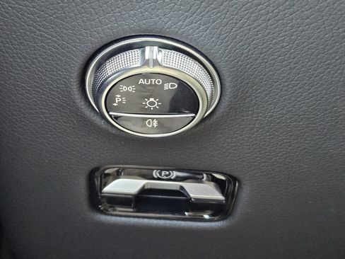 Certified 2025 Mercedes-Benz GLC 300 4MATIC image 30