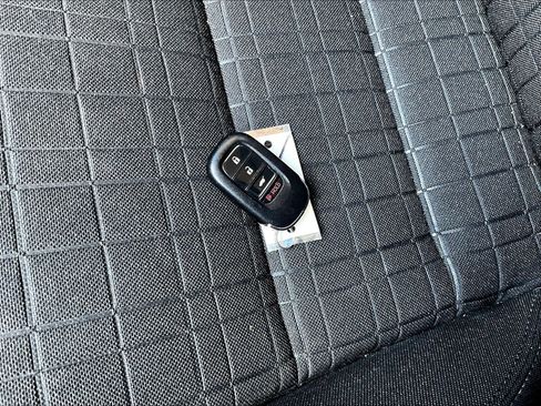 Used 2024 Honda HR-V LX image 32