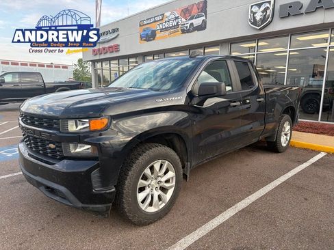Used 2019 Chevrolet Silverado 1500 Custom w/ Custom Value Package AWD/4WD image 1