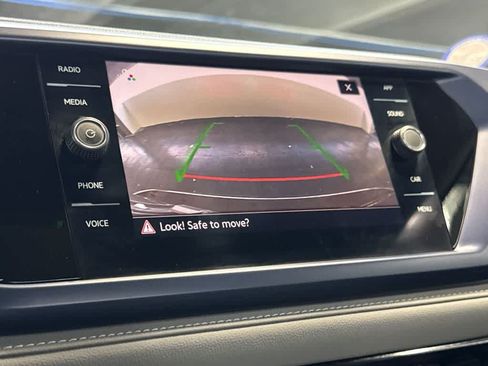 Certified 2024 Volkswagen Taos SE FWD image 18