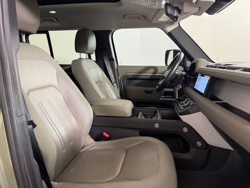 Used 2020 Land Rover Defender 110 S image 28