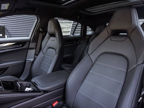 Used 2025 Porsche Panamera image 5