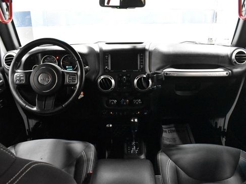 Used 2015 Jeep Wrangler Unlimited Rubicon w/ Connectivity Group image 5