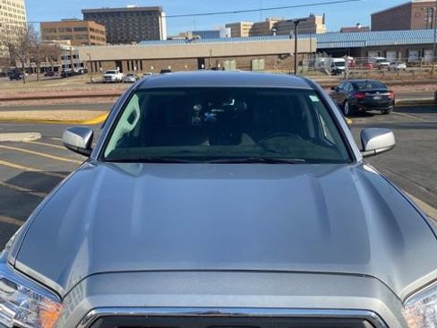 Used 2019 Toyota Tacoma SR5 image 2