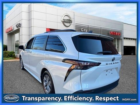 Used 2024 Toyota Sienna XLE image 6