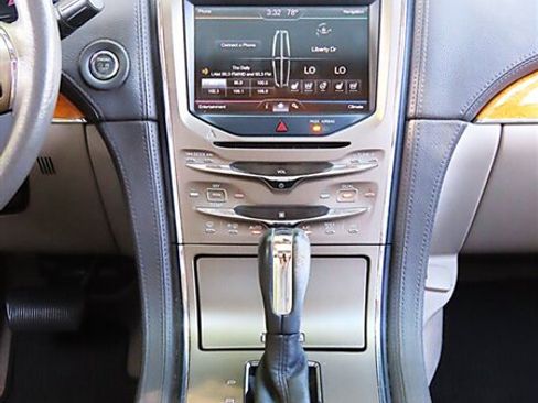 Used 2013 Lincoln MKX FWD image 16