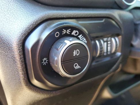 Used 2020 Jeep Gladiator Overland w/ Advanced Safety Group image 9