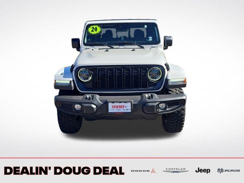 Used 2024 Jeep Gladiator Sport image 9