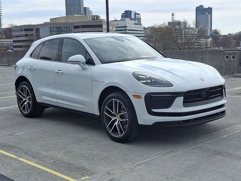 Used 2025 Porsche Macan image 7