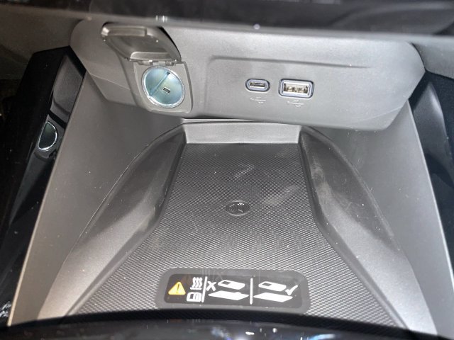Used 2024 Chevrolet Trax RS w/ Sunroof Package FWD image 30