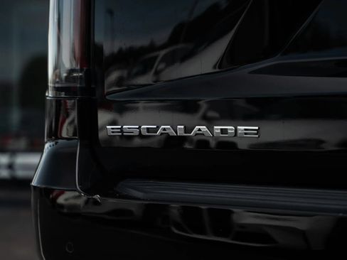 Used 2021 Cadillac Escalade ESV Premium Luxury w/ Performance Package AWD/4WD image 24